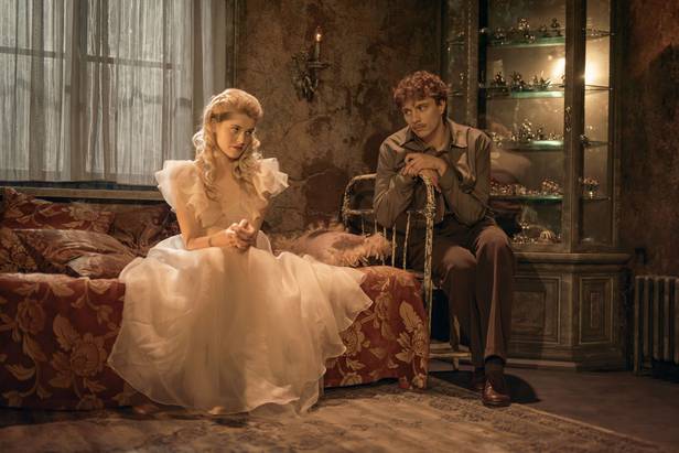 STIKLA ZVĒRNĪCA - PAPILDIZRĀDES 7.02. UN 8.02.!